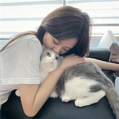 茜色少女